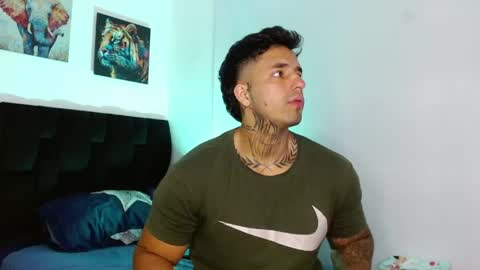 Darius Phoenix  online show from April 21, 6:44 pm