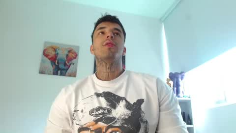 Darius Phoenix  online show from June 7, 6:55 pm