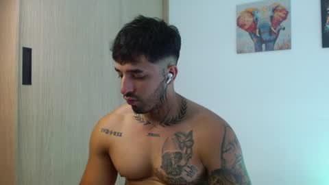 Darius Phoenix  online show from July 28, 6:31 pm