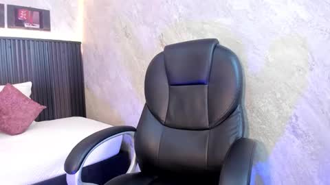 Dark online show from September 21, 12:40 pm