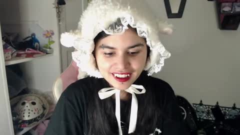 Snapshot of dark_angel_66 chatting on December 4, 4:54 am Moony online show from December 4, 4:54 am