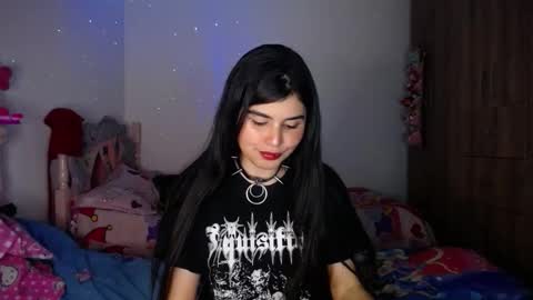 Snapshot of dark_angel_66 chatting on November 10, 5:39 am Moony online show from November 10, 5:39 am