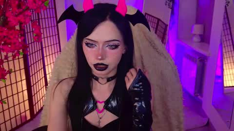 Snapshot of dark_diva chatting on February 20, 9:04 pm Diva online show from February 20, 9:04 pm