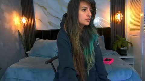 dark_dominika online show from April 15, 1:07 pm