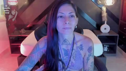 Snapshot of dark_gotica chatting on June 8, 11:43 am M I K A E L A online show from June 8, 11:43 am