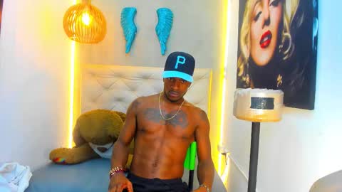 Snapshot of dark_king01 chatting on February 16, 7:21 pm dark_king01 online show from February 16, 7:21 pm