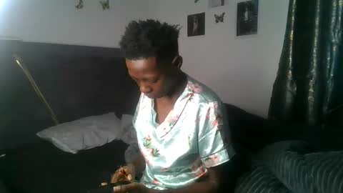 Snapshot of dark_mellanin chatting on May 28, 8:33 am dark_mellanin online show from May 28, 8:33 am