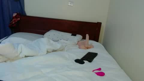 dark_qween online show from March 9, 6:17 am