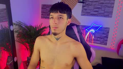 Snapshot of dark_rosse1 chatting on February 6, 4:06 am rosse online show from February 6, 4:06 am