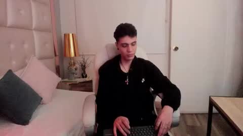 dark_sun333 online show from December 19, 3:02 am