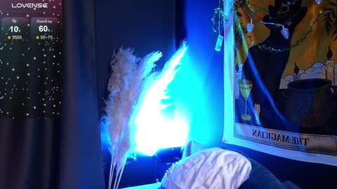 Snapshot of dark_vamp_ chatting on December 20, 1:25 am Vamp online show from December 20, 1:25 am