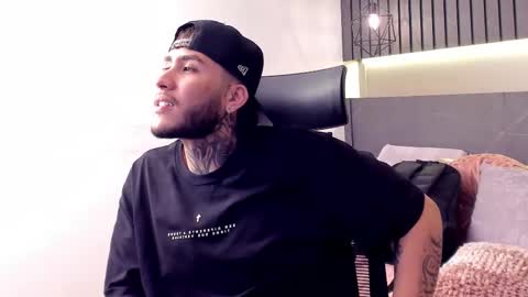 Snapshot of darkgoldengaze chatting on November 11, 2:17 pm Dark online show from November 11, 2:17 pm