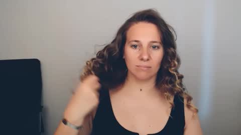 Snapshot of darklure_ chatting on September 24, 2:09 pm Anna online show from September 24, 2:09 pm