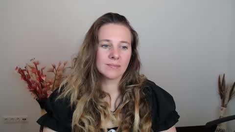 Snapshot of darklure_ chatting on October 8, 7:11 pm Anna online show from October 8, 7:11 pm