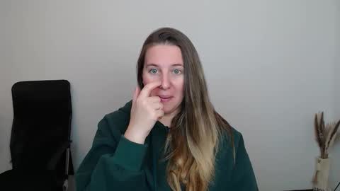 Snapshot of darklure_ chatting on October 17, 3:36 pm Anna online show from October 17, 3:36 pm