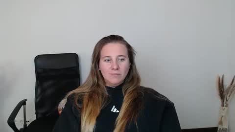 Snapshot of darklure_ chatting on October 31, 3:02 pm Anna online show from October 31, 3:02 pm