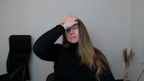 Snapshot of darklure_ chatting on November 8, 11:14 pm Anna online show from November 8, 11:14 pm