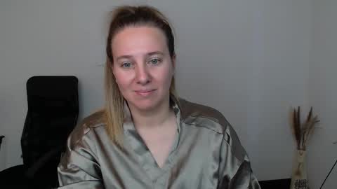 Snapshot of darklure_ chatting on November 9, 11:41 am Anna online show from November 9, 11:41 am