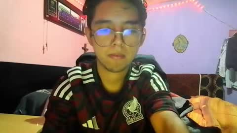 Snapshot of darknex_ chatting on June 28, 4:29 am Jose Ian online show from June 28, 4:29 am