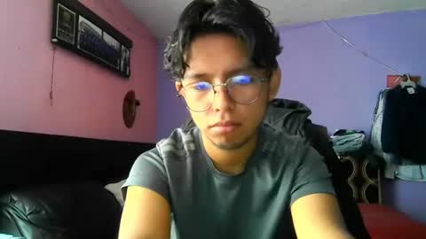 Snapshot of darknex_ chatting on July 21, 8:33 pm Jose Ian online show from July 21, 8:33 pm