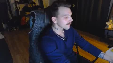 Snapshot of darknovelclown chatting on March 16, 6:12 pm darknovelclown online show from March 16, 6:12 pm