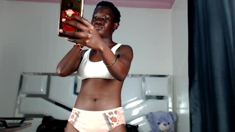 darkskin_quin online show from April 2, 7:39 am