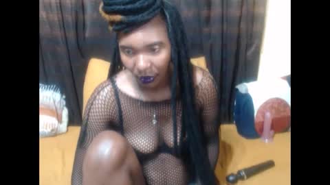 Darksultryxx30 online show from May 8, 6:35 pm