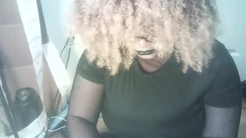 Snapshot of darksundaze chatting on May 17, 9:33 pm DarkSundaze online show from May 17, 9:33 pm