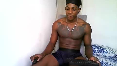 Snapshot of darktemp_ chatting on December 19, 11:39 am Darktemp online show from December 19, 11:39 am