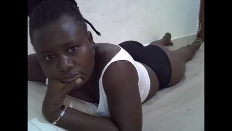 Snapshot of darling_ella chatting on March 11, 8:53 am darling_ella online show from March 11, 8:53 am
