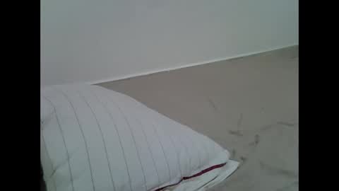Snapshot of darling_ella chatting on March 17, 5:33 am darling_ella online show from March 17, 5:33 am