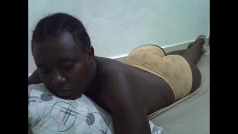 Snapshot of darling_ella chatting on April 16, 7:03 pm darling_ella online show from April 16, 7:03 pm