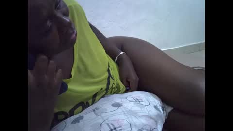Snapshot of darling_ella chatting on April 22, 7:59 pm darling_ella online show from April 22, 7:59 pm