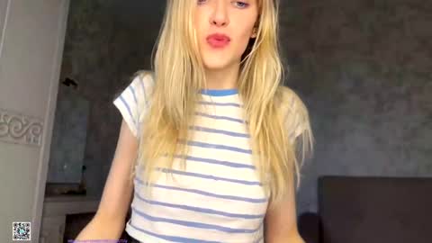 Snapshot of darlingdarinka chatting on October 11, 12:47 pm D online show from October 11, 12:47 pm