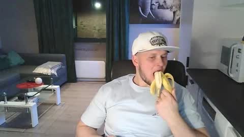 Dario online show from February 19, 8:27 pm