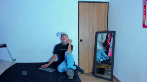 darwin_nlh online show from April 27, 11:58 pm