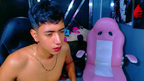 darwinandbrayan online show from November 15, 11:29 am