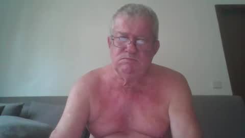 Snapshot of darwincock chatting on April 1, 1:17 am darwincock online show from April 1, 1:17 am