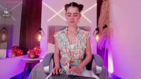 Snapshot of dasha_rodriguez chatting on June 25, 2:32 pm dasha_rodriguez online show from June 25, 2:32 pm