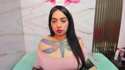 Snapshot of dashamiller_ chatting on November 27, 12:40 pm dashamiller_ online show from November 27, 12:40 pm