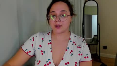 dashaprivet online show from November 30, 11:47 am