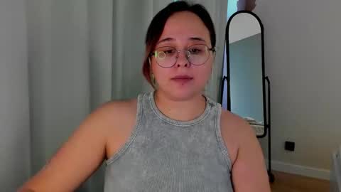 dashaprivet online show from December 5, 7:39 am