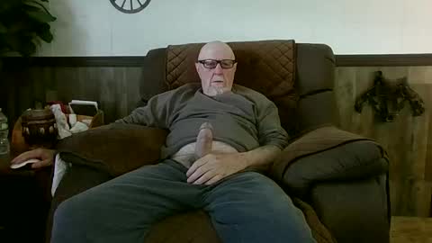 dave571960 online show from May 17, 10:33 am