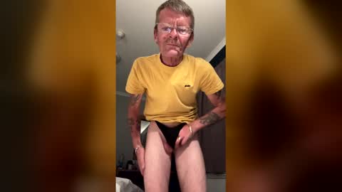 Snapshot of dave689476 chatting on May 30, 1:46 am Davey online show from May 30, 1:46 am