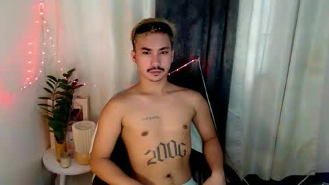 Snapshot of dave_cummers chatting on May 12, 12:30 am DAVE online show from May 12, 12:30 am