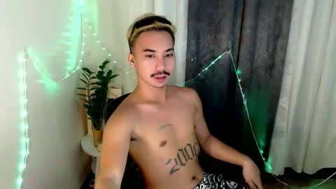 Snapshot of dave_cummers chatting on May 12, 11:35 pm DAVE online show from May 12, 11:35 pm