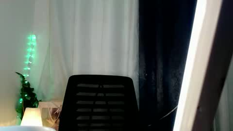 Snapshot of dave_cummers chatting on May 23, 12:49 am DAVE online show from May 23, 12:49 am