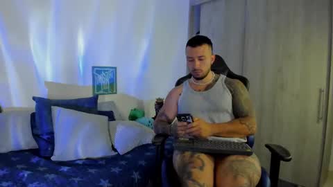 Snapshot of dave_max93 chatting on March 16, 3:23 am DAVE MAX online show from March 16, 3:23 am