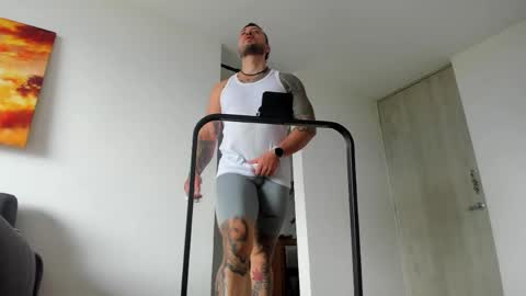 Snapshot of dave_max93 chatting on April 10, 3:39 pm DAVE MAX online show from April 10, 3:39 pm