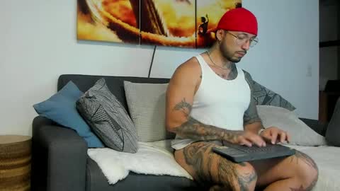 Snapshot of dave_max93 chatting on April 12, 1:43 am DAVE MAX online show from April 12, 1:43 am